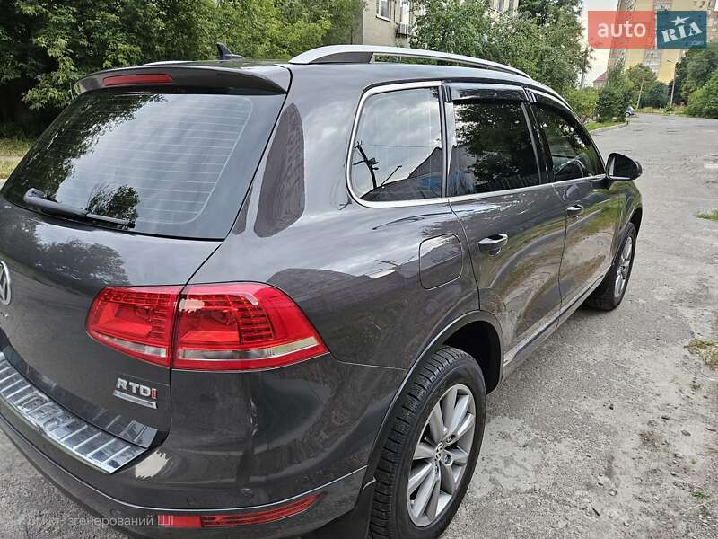 Внедорожник / Кроссовер Volkswagen Touareg 2012 в Киеве