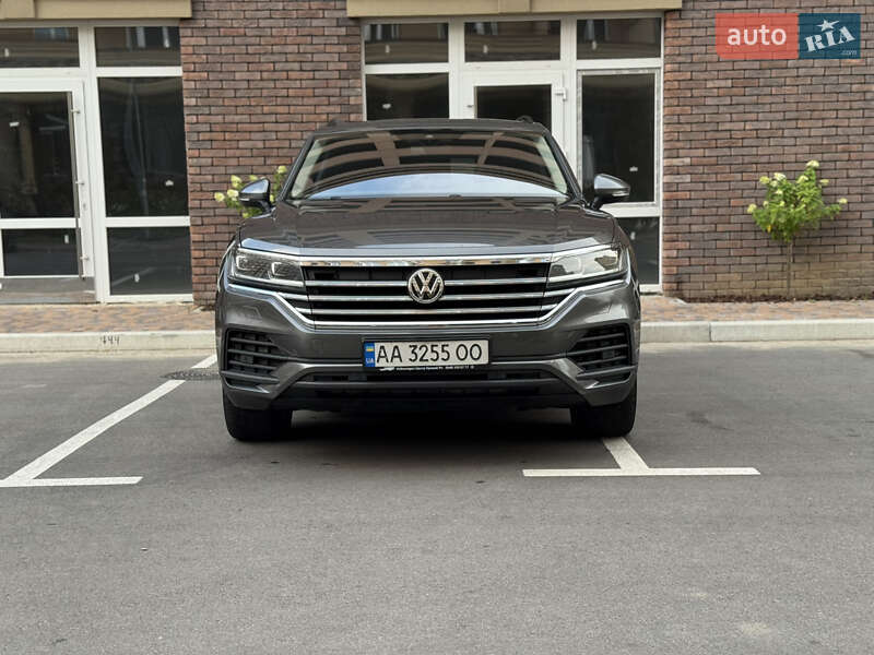 Внедорожник / Кроссовер Volkswagen Touareg 2019 в 