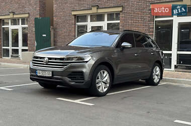 Внедорожник / Кроссовер Volkswagen Touareg 2019 в 