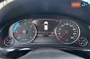 Внедорожник / Кроссовер Volkswagen Touareg 2010 в 