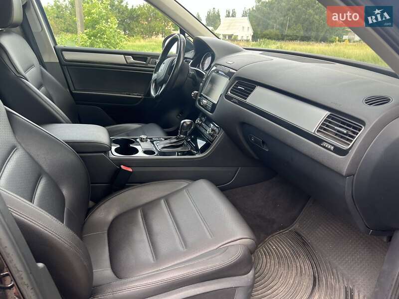Внедорожник / Кроссовер Volkswagen Touareg 2011 в Броварах