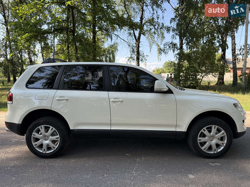 Внедорожник / Кроссовер Volkswagen Touareg 2010 в Ахтырке