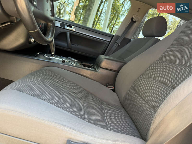 Внедорожник / Кроссовер Volkswagen Touareg 2010 в Ахтырке