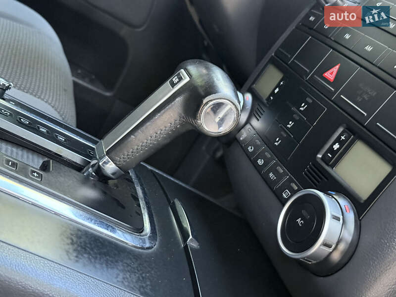 Внедорожник / Кроссовер Volkswagen Touareg 2010 в Ахтырке