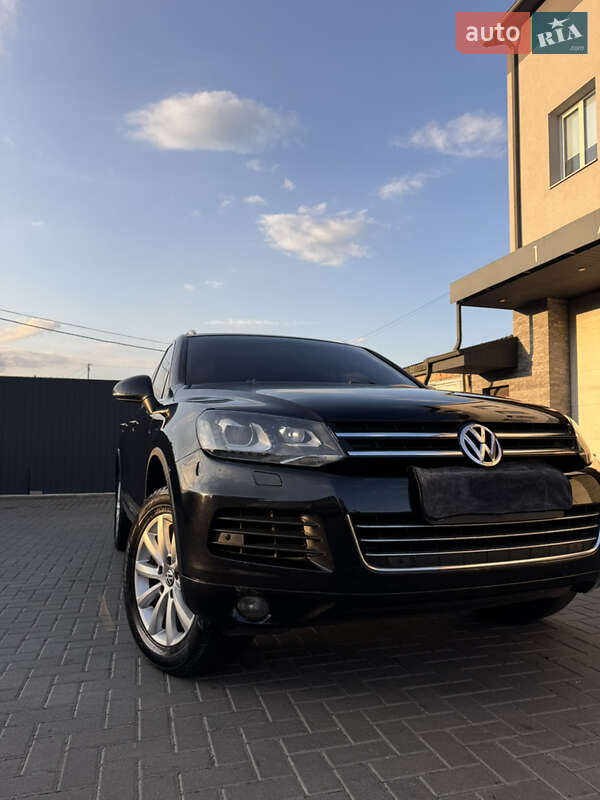 Внедорожник / Кроссовер Volkswagen Touareg 2010 в 