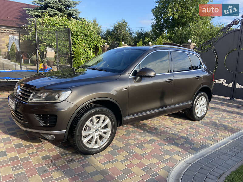 Внедорожник / Кроссовер Volkswagen Touareg 2017 в 