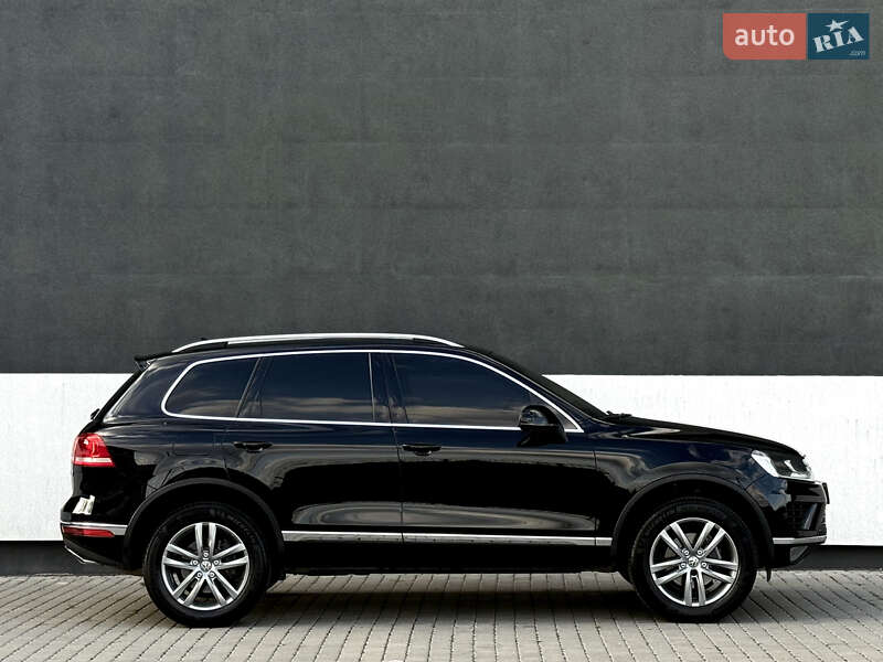 Внедорожник / Кроссовер Volkswagen Touareg 2015 в Тернополе