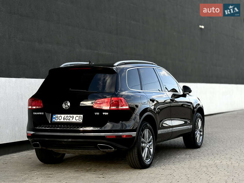 Внедорожник / Кроссовер Volkswagen Touareg 2015 в Тернополе
