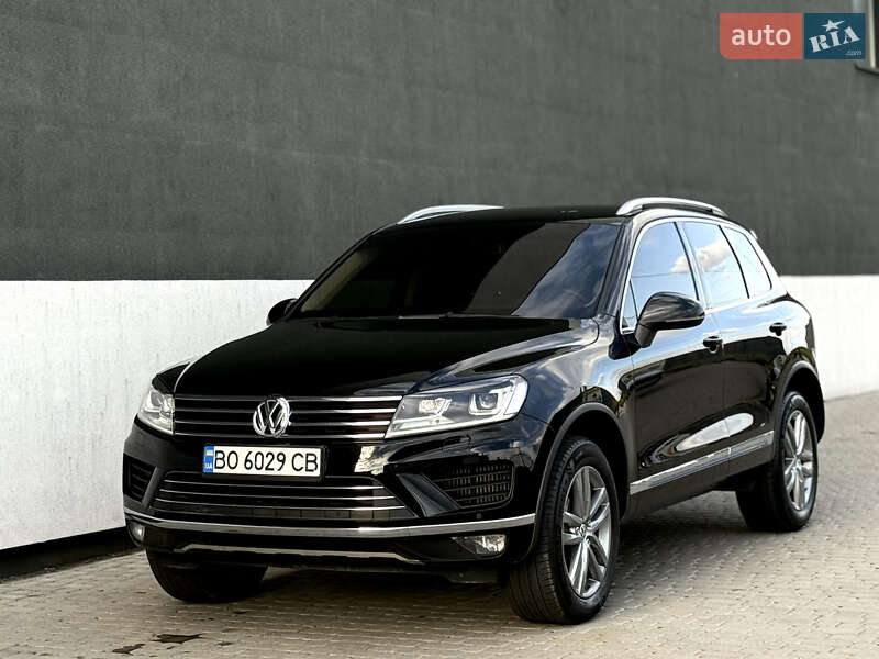 Внедорожник / Кроссовер Volkswagen Touareg 2015 в Тернополе