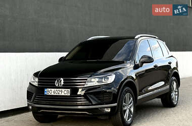 Внедорожник / Кроссовер Volkswagen Touareg 2015 в 