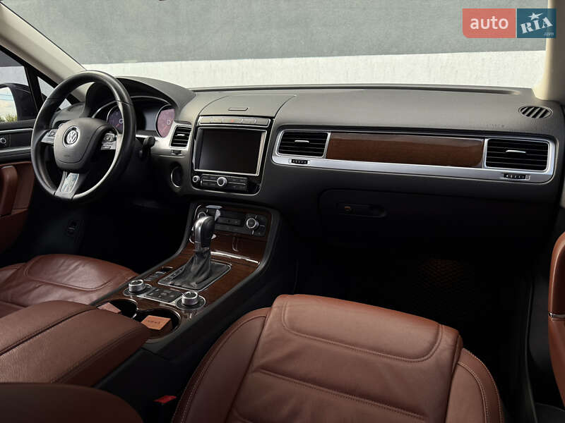 Внедорожник / Кроссовер Volkswagen Touareg 2015 в Тернополе