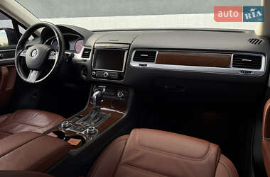 Внедорожник / Кроссовер Volkswagen Touareg 2015 в 