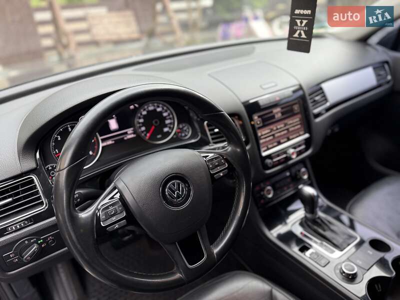 Позашляховик / Кросовер Volkswagen Touareg 2011 в Міжгір'ї