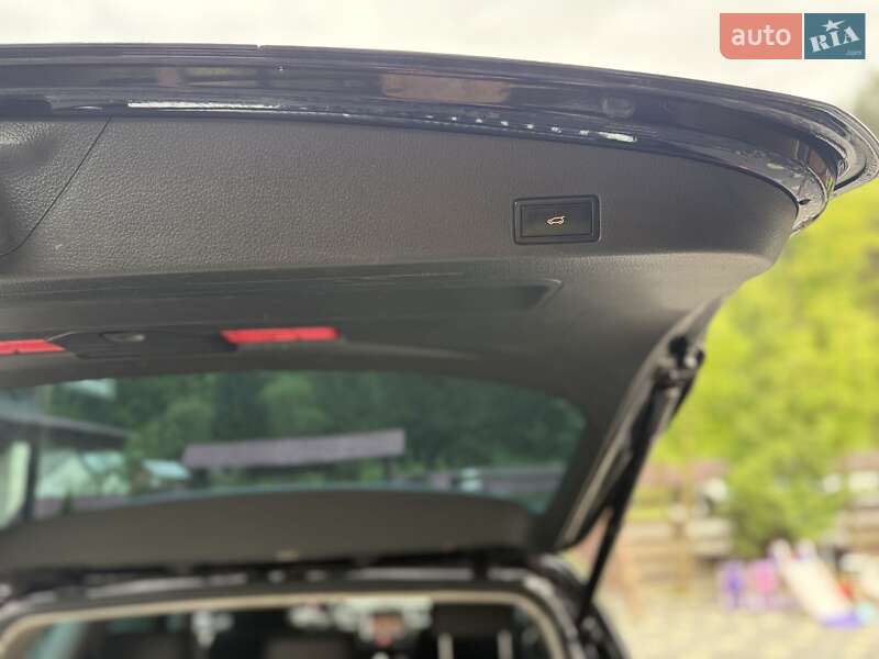 Позашляховик / Кросовер Volkswagen Touareg 2011 в Міжгір'ї