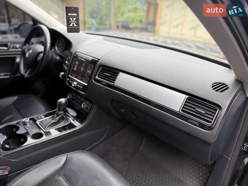 Позашляховик / Кросовер Volkswagen Touareg 2011 в Міжгір'ї