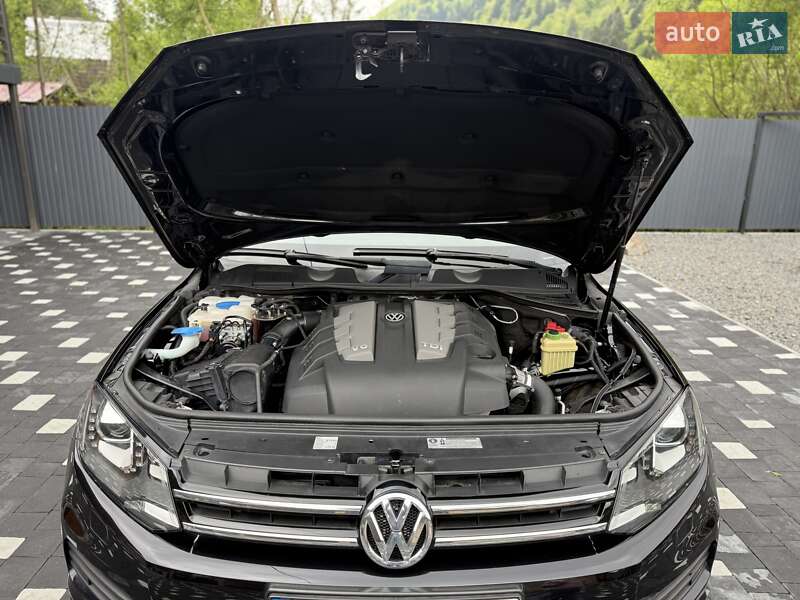Позашляховик / Кросовер Volkswagen Touareg 2011 в Міжгір'ї