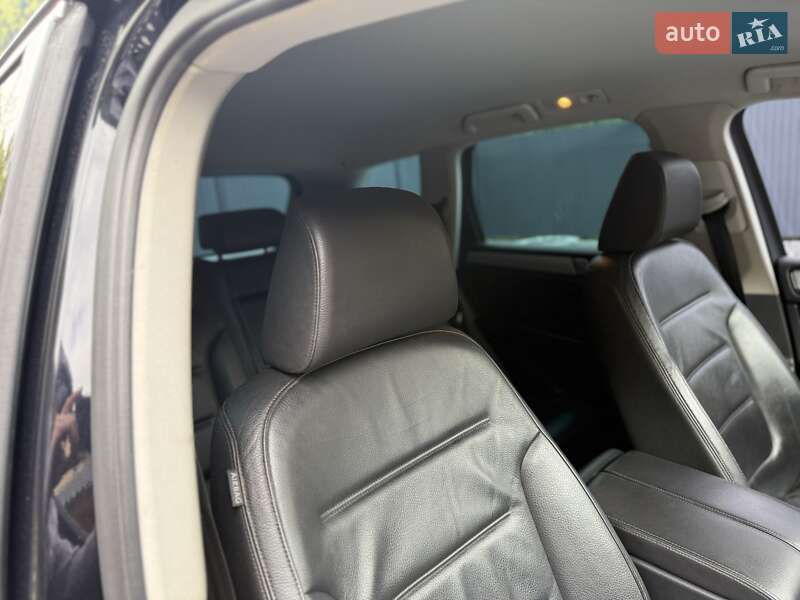 Позашляховик / Кросовер Volkswagen Touareg 2011 в Міжгір'ї