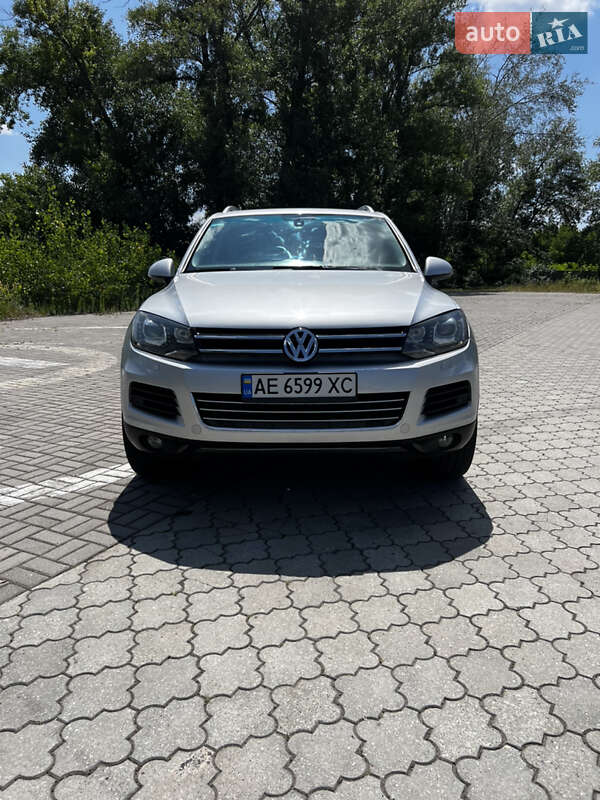 Внедорожник / Кроссовер Volkswagen Touareg 2011 в Днепре