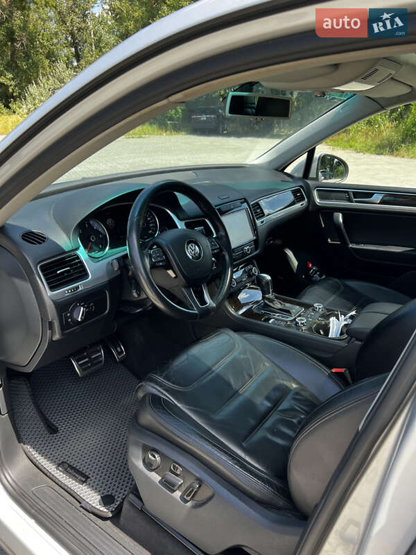 Внедорожник / Кроссовер Volkswagen Touareg 2011 в Днепре