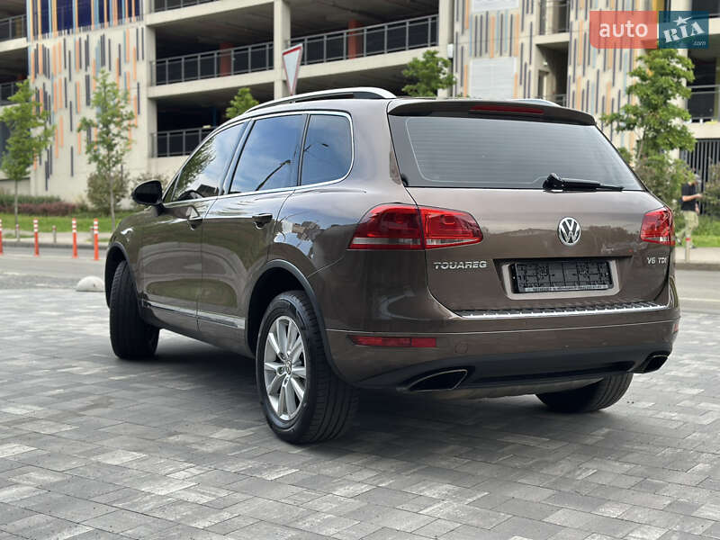Позашляховик / Кросовер Volkswagen Touareg 2012 в Києві
