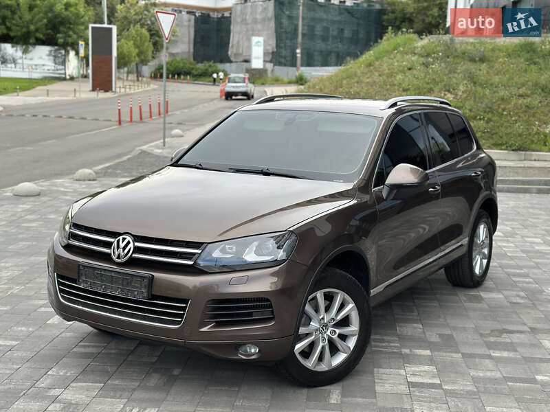 Позашляховик / Кросовер Volkswagen Touareg 2012 в Києві