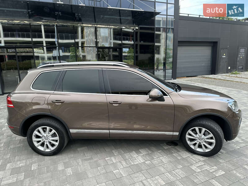 Позашляховик / Кросовер Volkswagen Touareg 2012 в Києві
