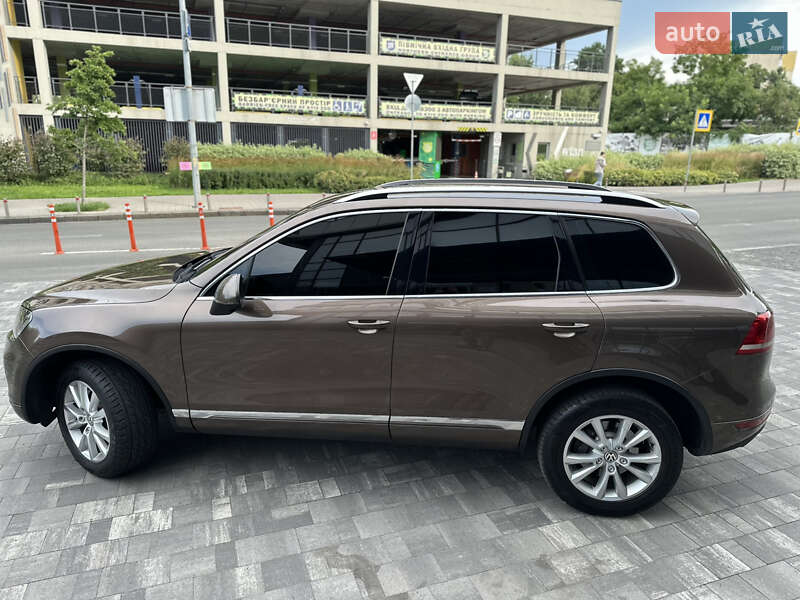 Позашляховик / Кросовер Volkswagen Touareg 2012 в Києві