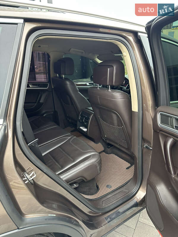 Позашляховик / Кросовер Volkswagen Touareg 2012 в Києві