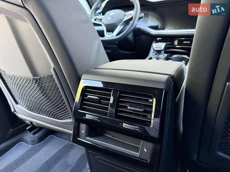 Позашляховик / Кросовер Volkswagen Touareg 2021 в Хмельницькому