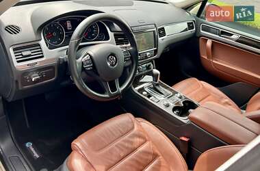 Внедорожник / Кроссовер Volkswagen Touareg 2017 в 