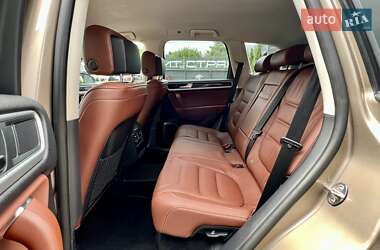 Внедорожник / Кроссовер Volkswagen Touareg 2017 в 