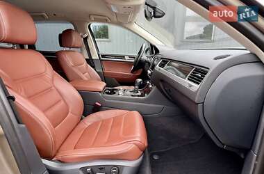 Внедорожник / Кроссовер Volkswagen Touareg 2017 в 