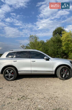 Внедорожник / Кроссовер Volkswagen Touareg 2011 в 