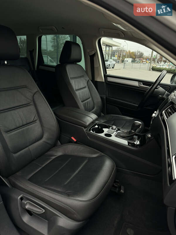 Внедорожник / Кроссовер Volkswagen Touareg 2017 в Виннице