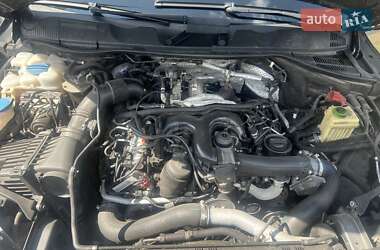 Внедорожник / Кроссовер Volkswagen Touareg 2011 в 