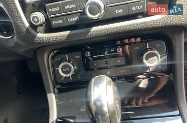 Внедорожник / Кроссовер Volkswagen Touareg 2011 в 