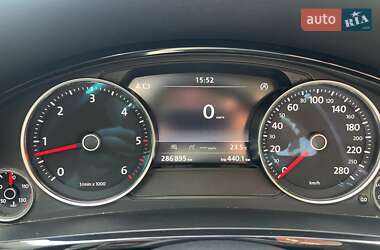 Внедорожник / Кроссовер Volkswagen Touareg 2011 в 
