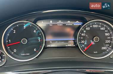 Внедорожник / Кроссовер Volkswagen Touareg 2011 в 