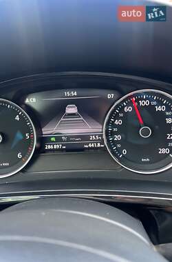 Внедорожник / Кроссовер Volkswagen Touareg 2011 в 