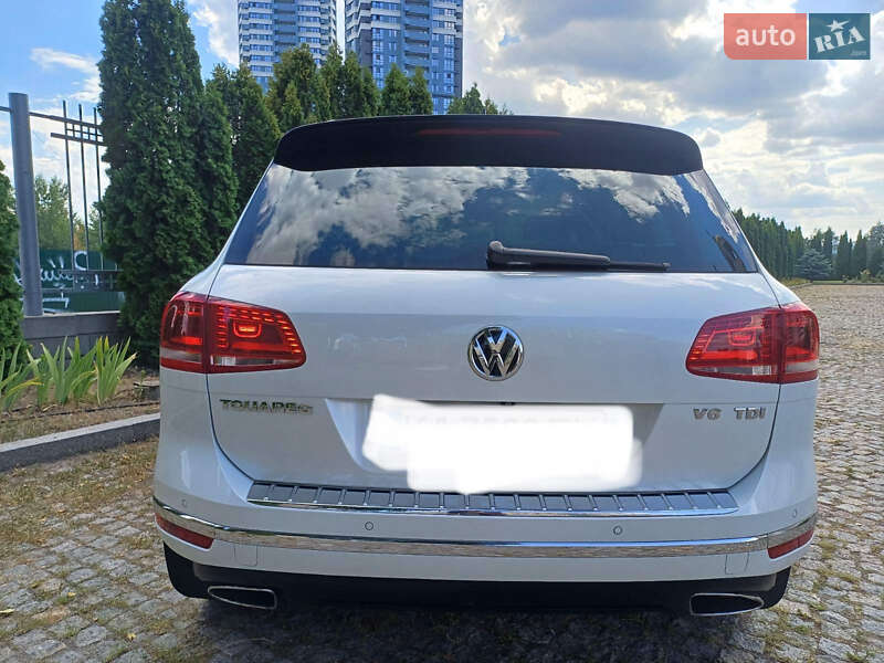 Позашляховик / Кросовер Volkswagen Touareg 2016 в Києві