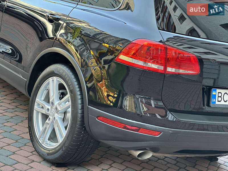 Позашляховик / Кросовер Volkswagen Touareg 2012 в Івано-Франківську