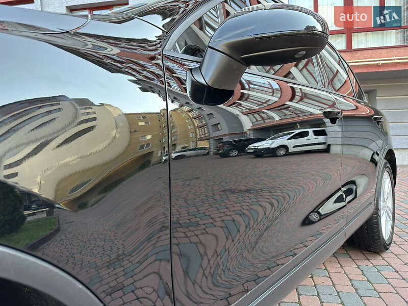 Позашляховик / Кросовер Volkswagen Touareg 2012 в Івано-Франківську