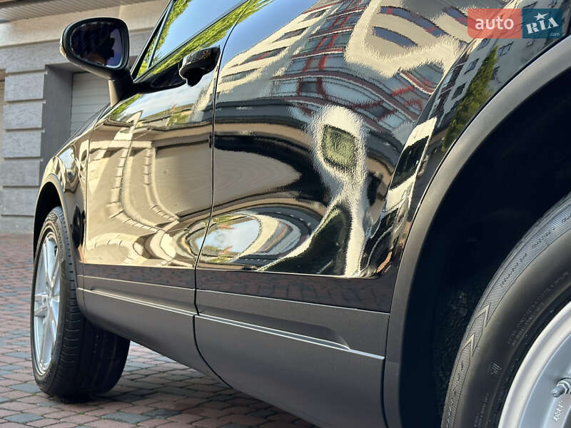 Позашляховик / Кросовер Volkswagen Touareg 2012 в Івано-Франківську