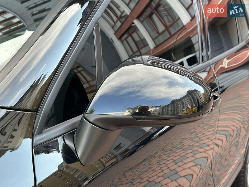 Позашляховик / Кросовер Volkswagen Touareg 2012 в Івано-Франківську