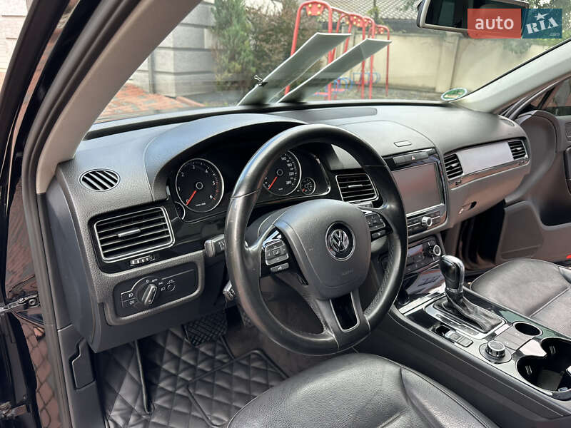 Позашляховик / Кросовер Volkswagen Touareg 2012 в Івано-Франківську