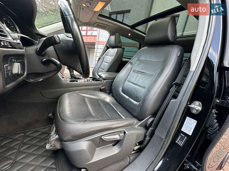 Позашляховик / Кросовер Volkswagen Touareg 2012 в Івано-Франківську