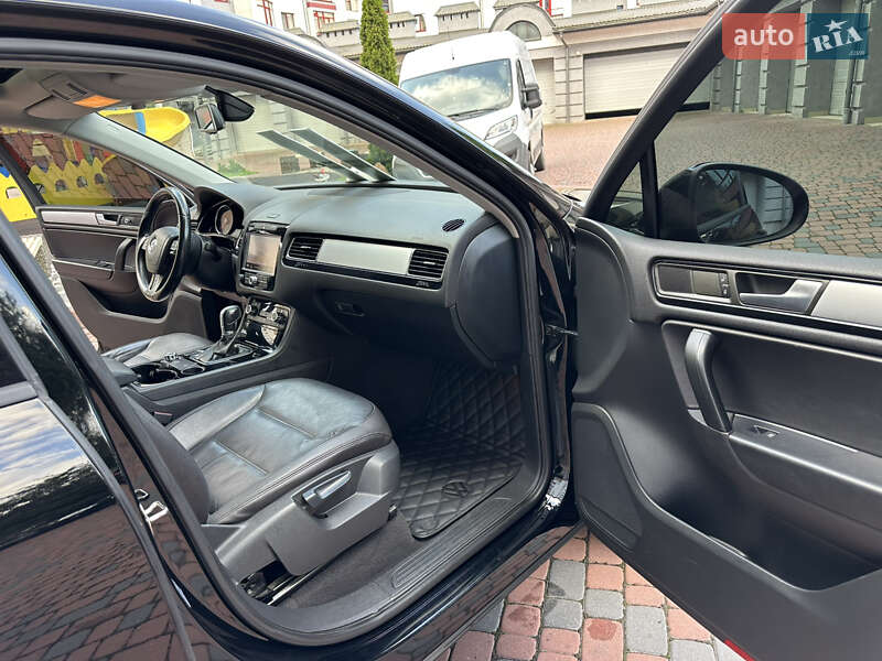 Позашляховик / Кросовер Volkswagen Touareg 2012 в Івано-Франківську