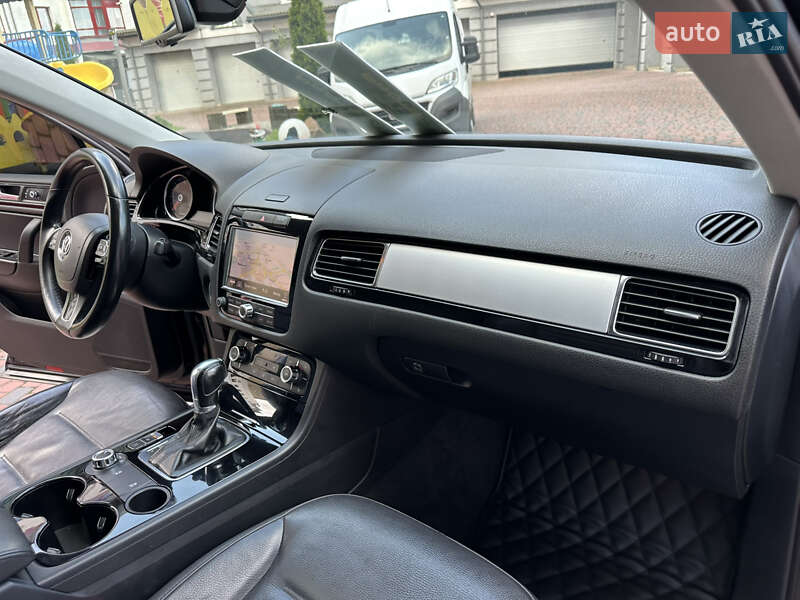 Позашляховик / Кросовер Volkswagen Touareg 2012 в Івано-Франківську