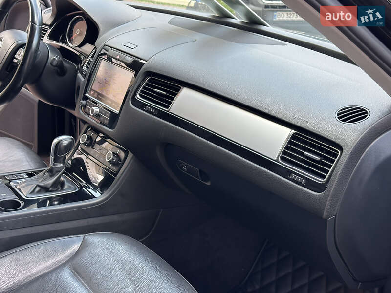 Позашляховик / Кросовер Volkswagen Touareg 2012 в Івано-Франківську
