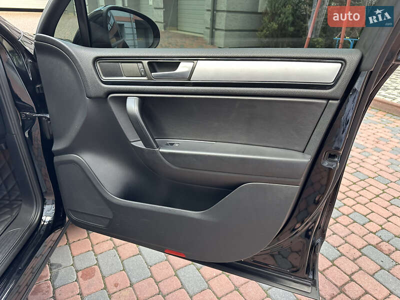 Позашляховик / Кросовер Volkswagen Touareg 2012 в Івано-Франківську